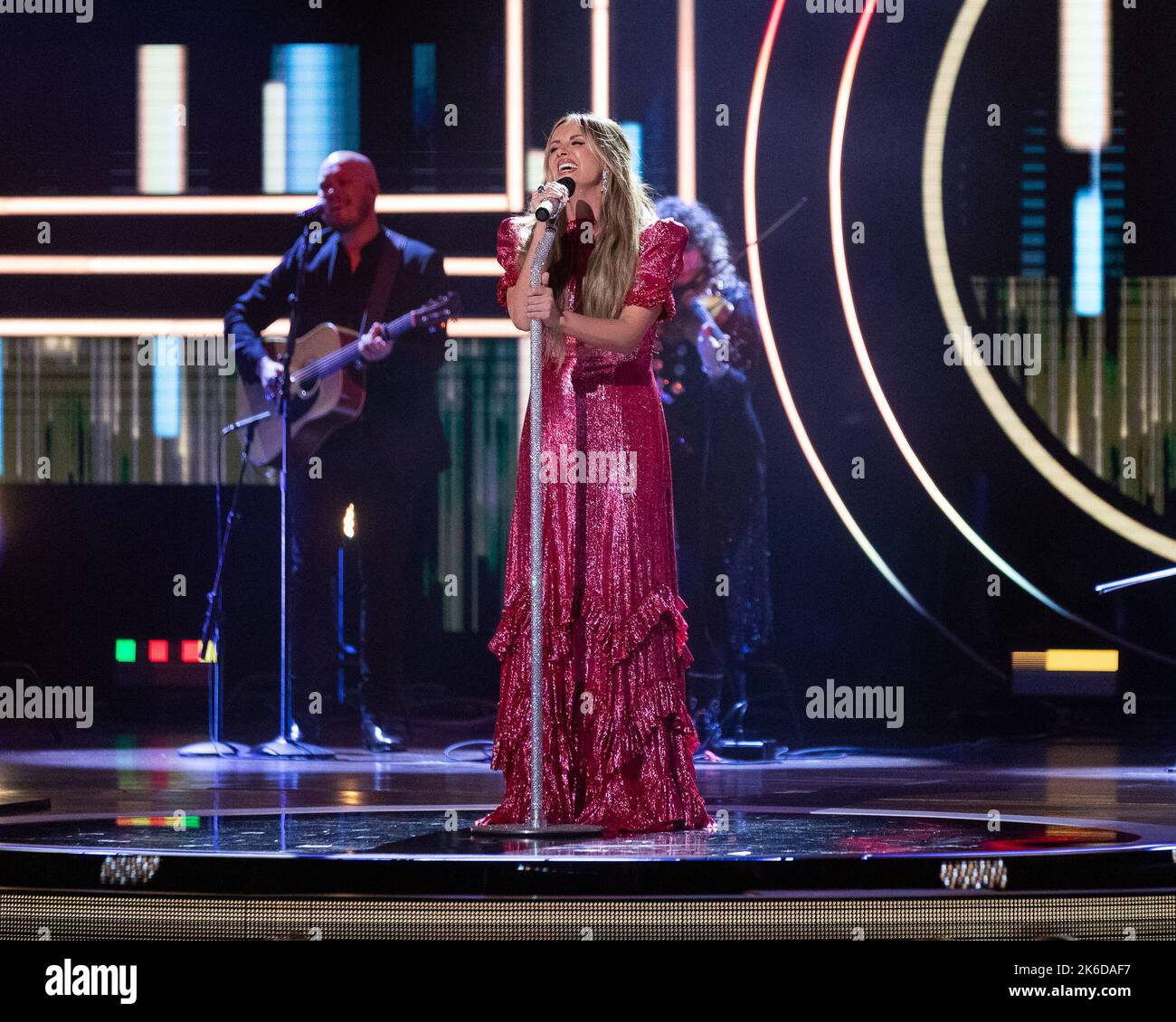 Carly Pearce spielt am 12. Oktober 2022 auf der Bühne des CMT Artists of the Year im Nashville Schermerhorn Symphony Center in Nashville, TN. (Foto von Justin Renfroe/ Quelle: SIPA USA/Alamy Live News Stockfoto