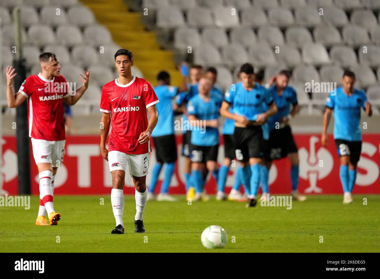 LIMASSOL Sam Beukema von AZ, Tijjani Reijnders von AZ während des