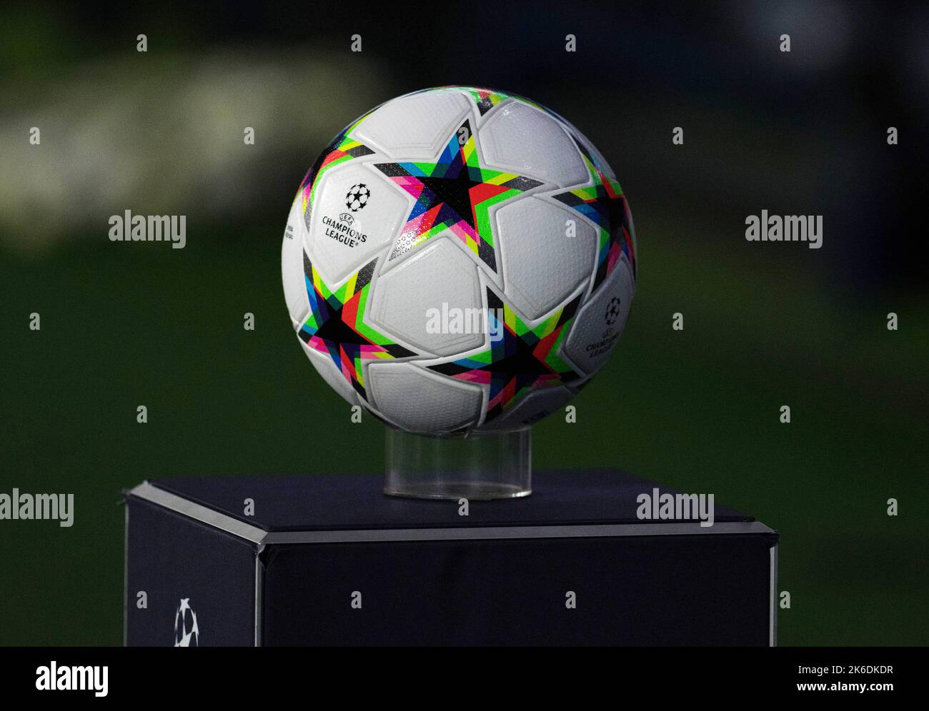 London, Großbritannien. 12. Oktober 2022. Das Champions-League-Fußballspiel ist vor k/o abgebildet UEFA Champions League, Spiel der Gruppe D, Tottenham Hotspur gegen Eintracht Frankfurt am Mittwoch, 12.. Oktober 2022, im Tottenham Hotspur Stadium in London. Dieses Bild darf nur für redaktionelle Zwecke verwendet werden. Nur zur redaktionellen Verwendung, Lizenz für kommerzielle Nutzung erforderlich. Keine Verwendung bei Wetten, Spielen oder Publikationen eines einzelnen Clubs/einer Liga/eines einzelnen Spielers. PIC by Sandra Mailer/Andrew Orchard Sports Photography/Alamy Live News Credit: Andrew Orchard Sports Photography/Alamy Live News Stockfoto