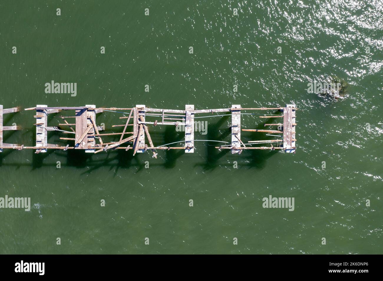 Naples Pier nach dem 2022. Schwere Schäden und Zerstörung Stockfoto