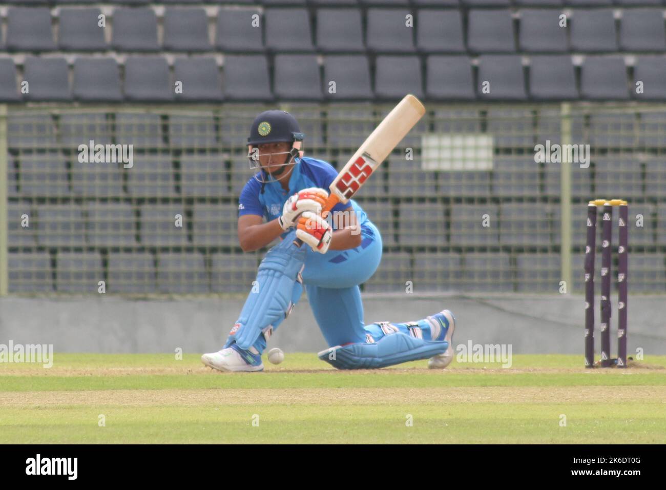 13. Oktober 2022. Sylhet- Bangladesh: Indiens Frauenbatsman hat sich heute im Sylhet International Cricket Stadium Bangladesh gegen thailändische Frauen geschlagen. Am 13. Oktober 2022 in Sylhet, Bangladesh. (Foto Von Md Rafayat Haque Khan / Eyepix Group) Stockfoto