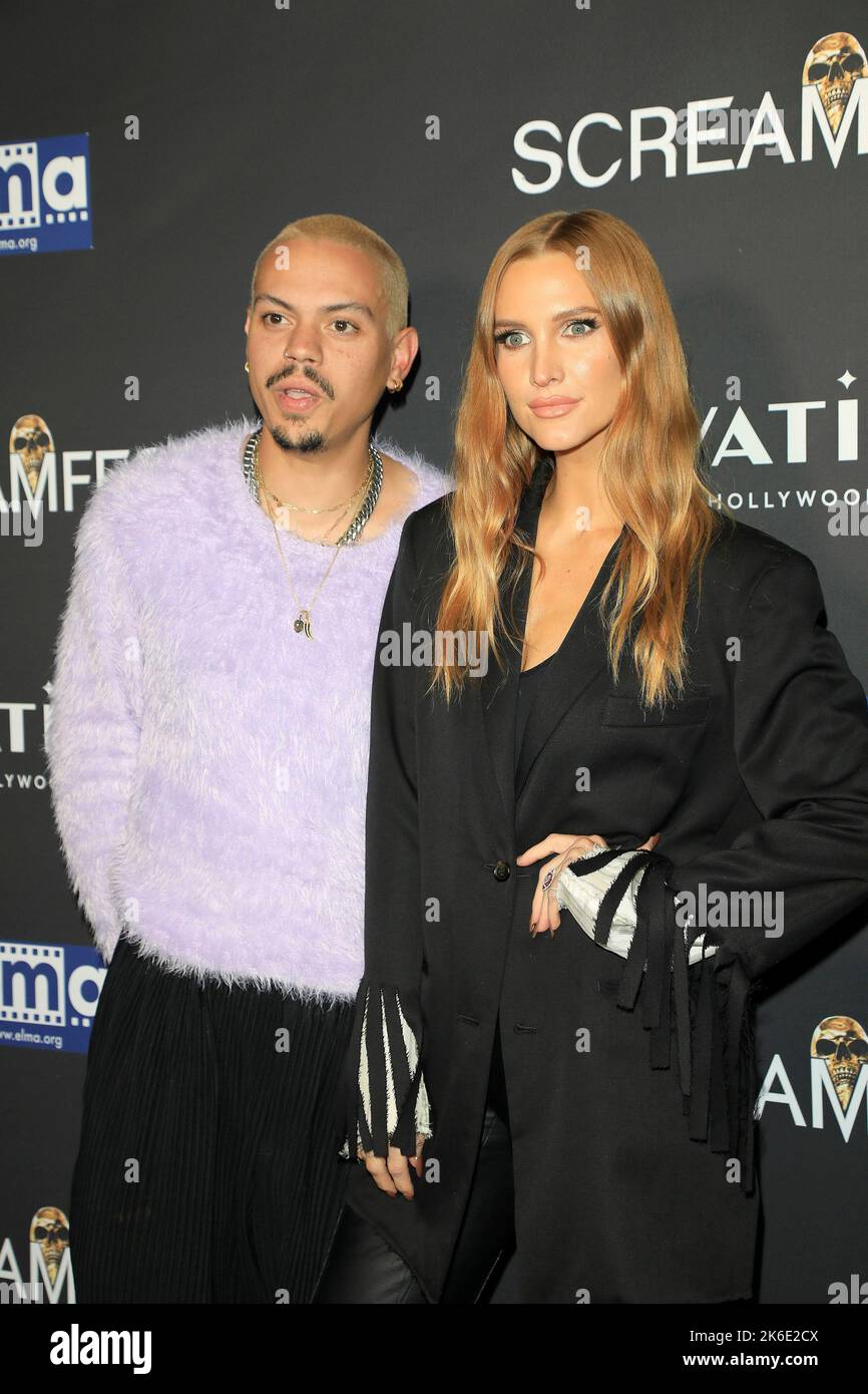 12. Oktober 2022, Los Angeles, Kalifornien, USA: Evan Ross, Ashlee Simpson bei der Premiere von The Loneliest Boy in the World während des Screenfest 2022 im TCL Chinese Theatre IMAX. (Bild: © Nina Prommer/ZUMA Press Wire) Stockfoto