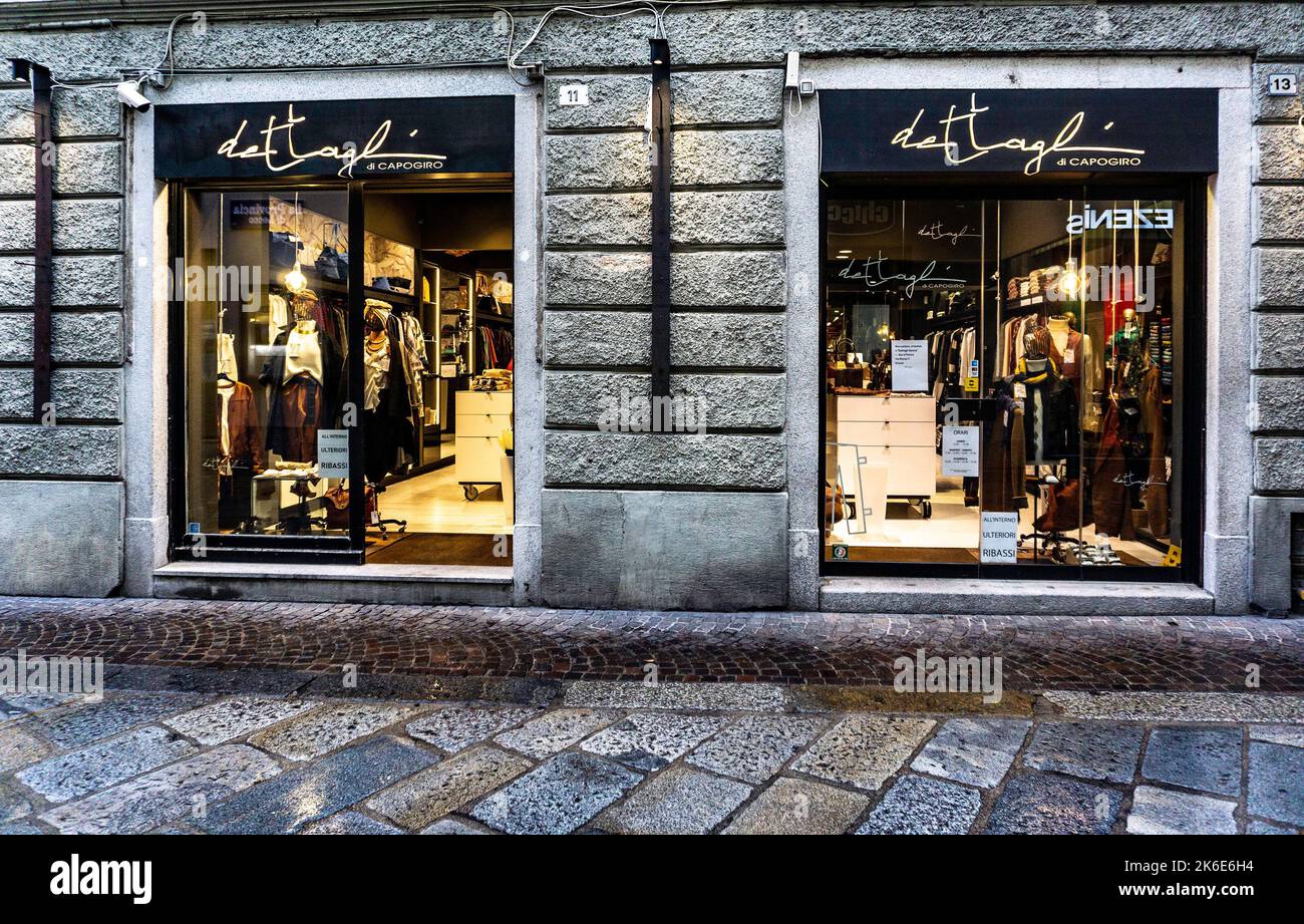 Details di Capogiro Bekleidungsgeschäft in der Via Roma, Lecco, italien Stockfoto