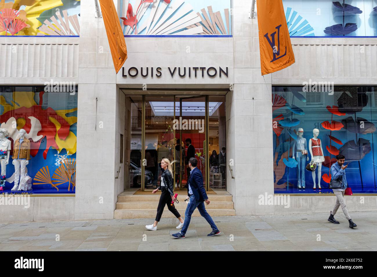 Louis Vuitton Store in der New Bond Street, London, England, Großbritannien Stockfoto