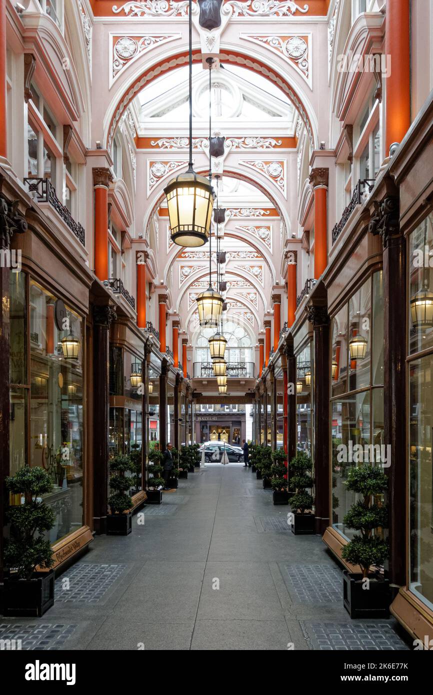 The Royal Arcade, Einkaufspassage in London, England, Großbritannien Stockfoto