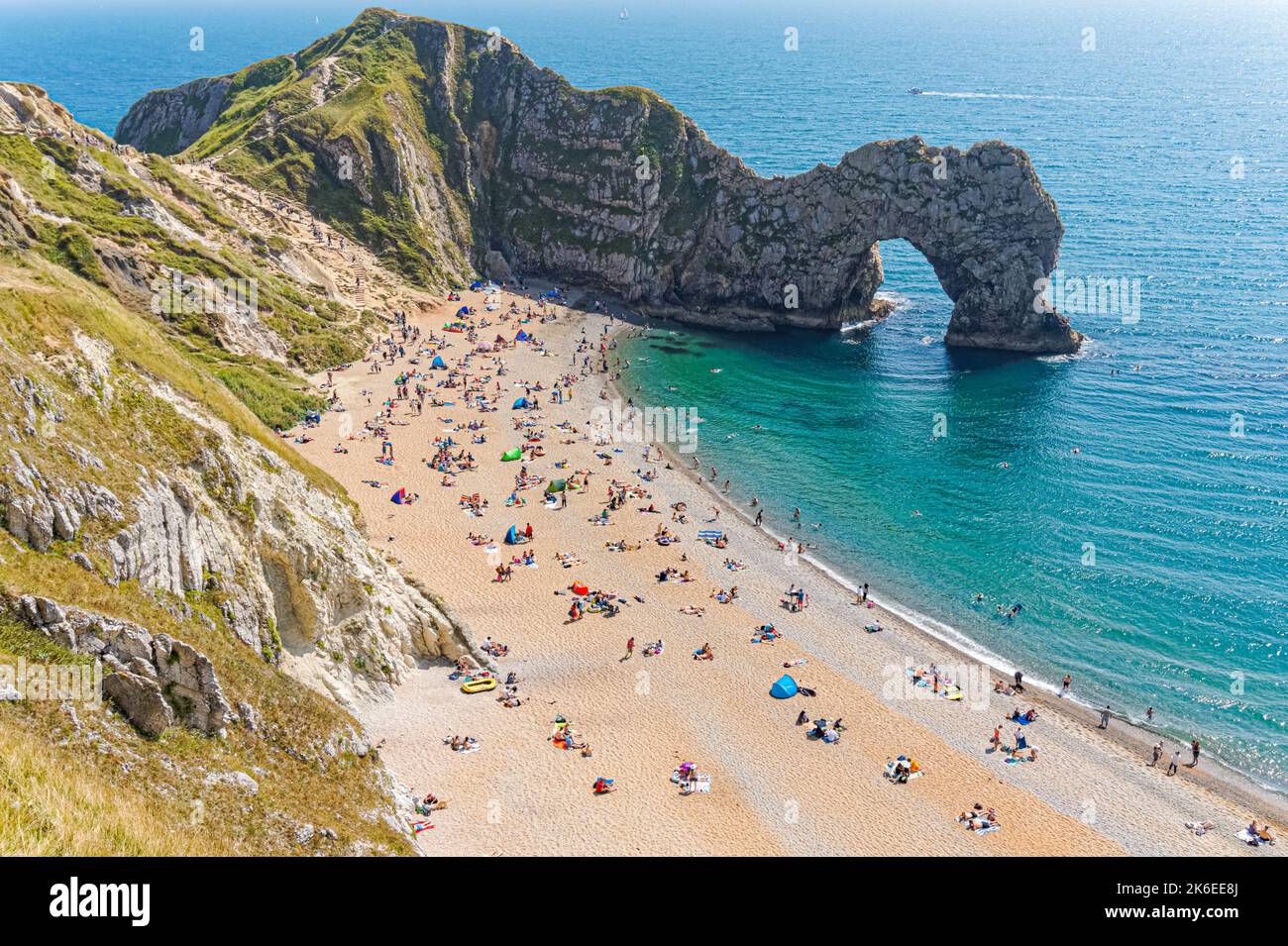 Strand von Durdle Door in Dorset England Vereinigtes Königreich Großbritannien und Nordirland Stockfoto