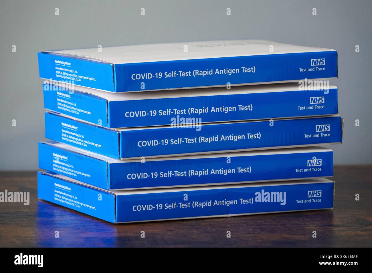 Covid-19 Selbsttest, Rapid Antigen Test Kit, NHS Selbsttest Kit Stockfoto