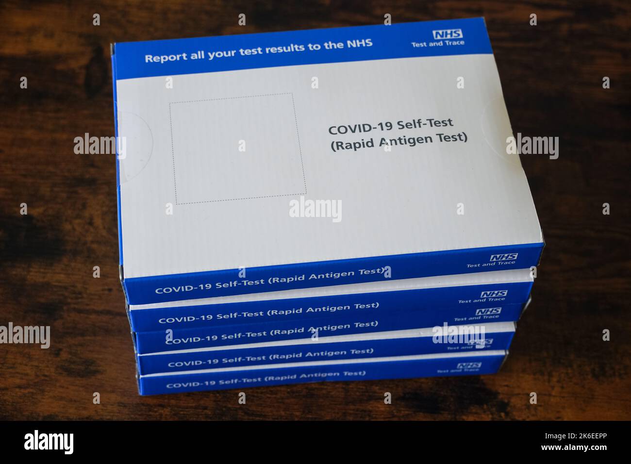 Covid-19 Selbsttest, Rapid Antigen Test Kit, NHS Selbsttest Kit Stockfoto