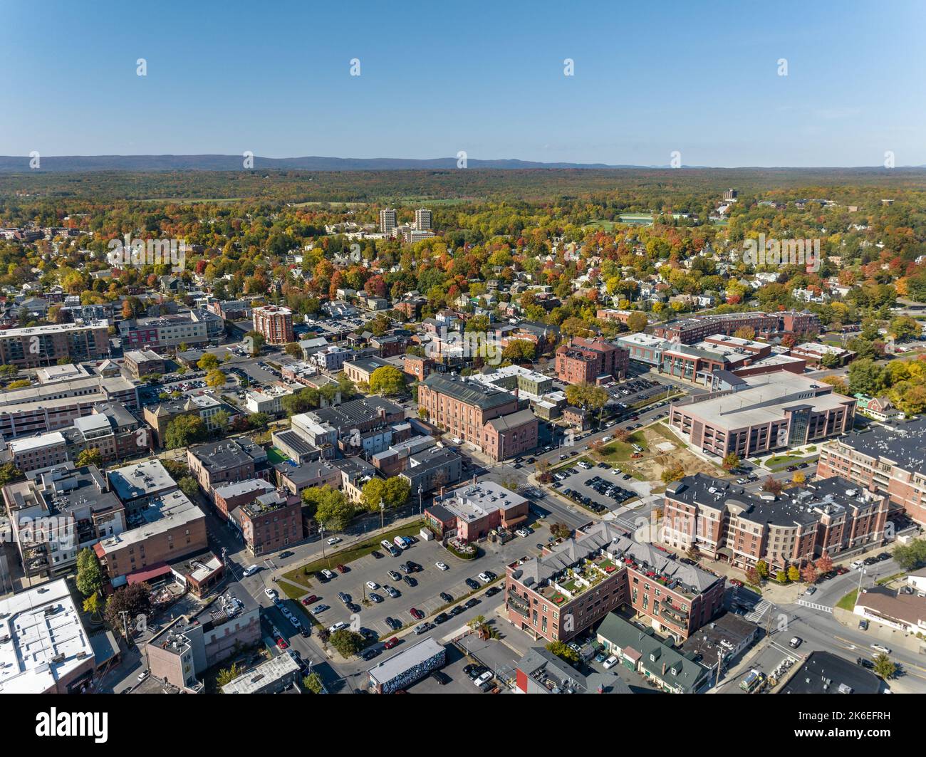 Am frühen Nachmittag im Herbst Luftaufnahme von Saratoga Springs New York Stockfoto