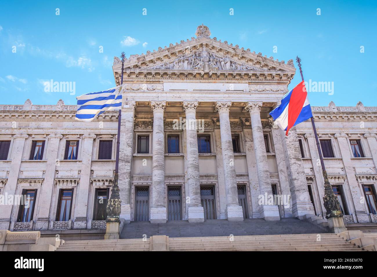 Parlament von Uruguay und nationale Flagge , Montevideo, Südamerika Stockfoto