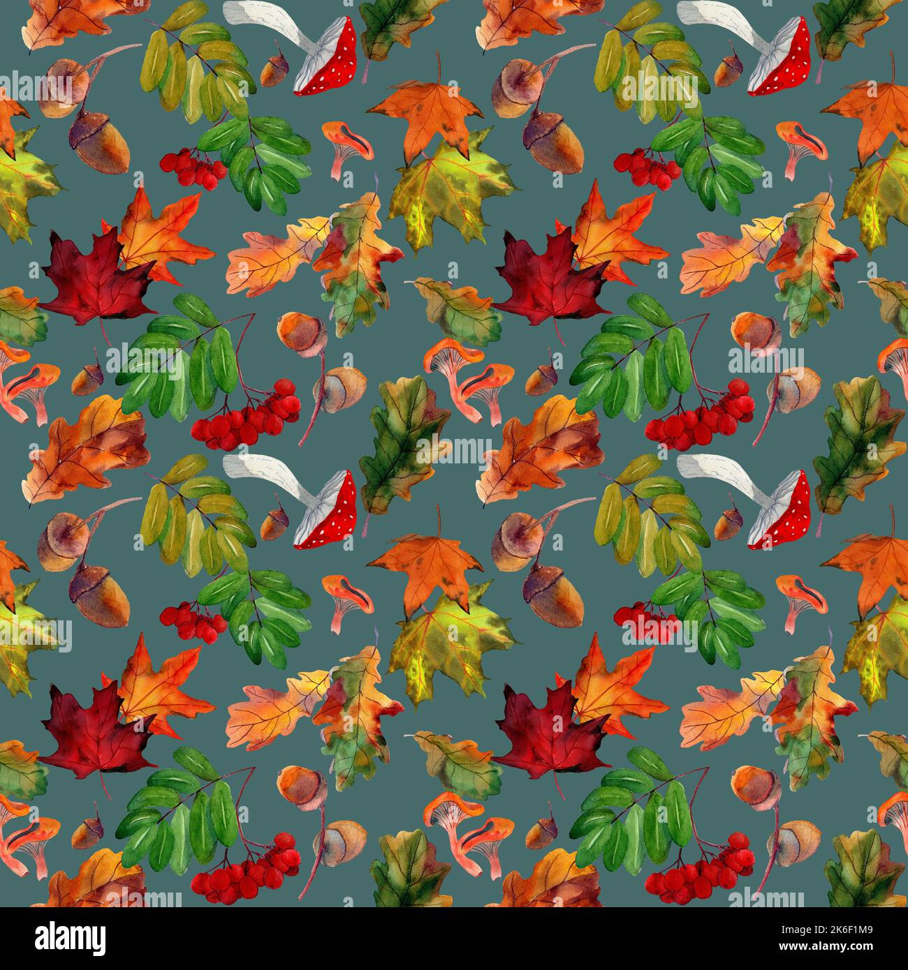 Aquarell von Hand gezeichnetes nahtloses Muster mit herbstlicher roter Eberesche, gelbem Ahornblatt, Eichenblättern, Pilzen, Eicheln. Design für Textil, Hintergrund. Stockfoto