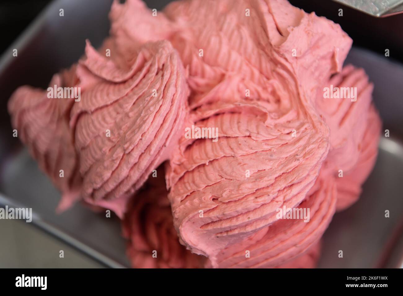 Industrielle Zubereitung von cremigem frischem Eis aus der Maschine Stockfoto