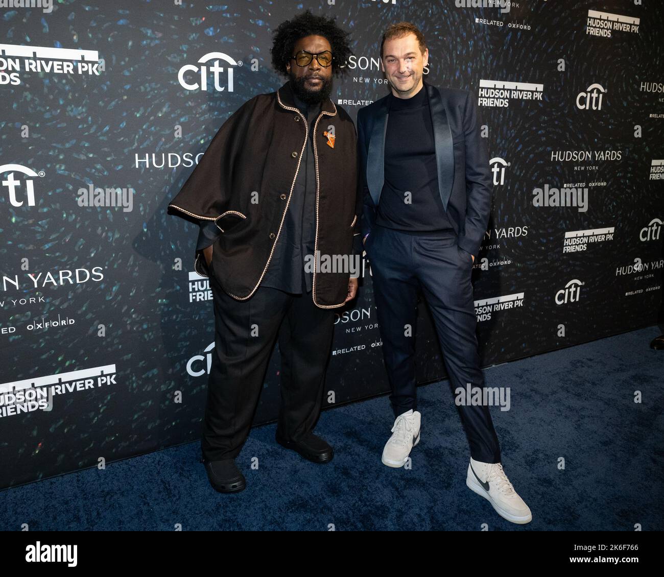 New York, United Erklärte. 13. Oktober 2022. Questlove und Daniel Humm kommen am Donnerstag, den 13.. Oktober 2022, zur Hudson River Park Friends 2022 Gala am Pier 60 in New York, NY, an. Foto von Gabriele Holtermann/UPI Kredit: UPI/Alamy Live News Stockfoto