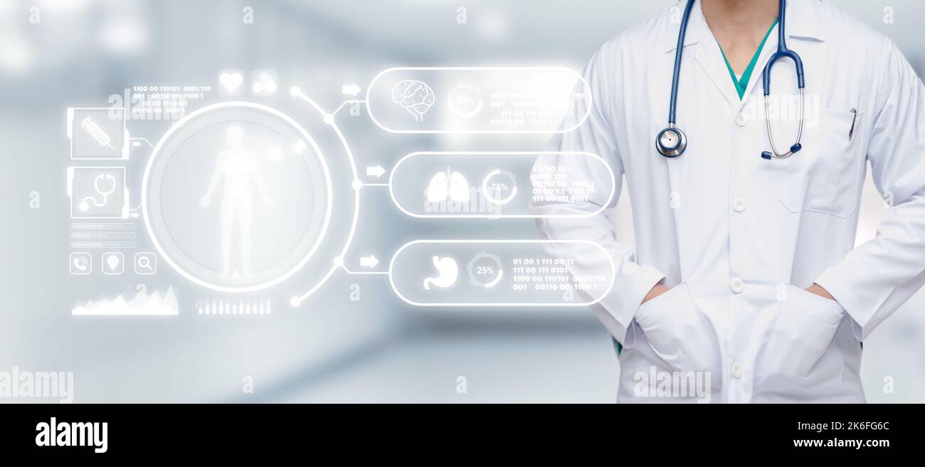 Intelligenter Arzt mit Stethoskop mit digitalem Symbolhologramm und medizinischem Grafikdiagramm im Labor im Hintergrund des Krankenhauses, Virusausbruch, Coronav Stockfoto