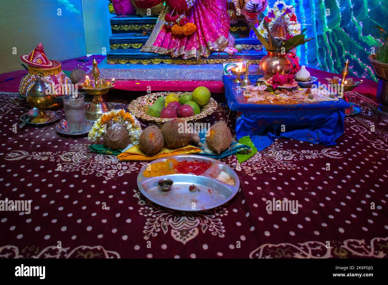 Schöne Angebote in einem Tempel in Mumbai für das verheißungsvolle indische Festival von Navratri Stockfoto