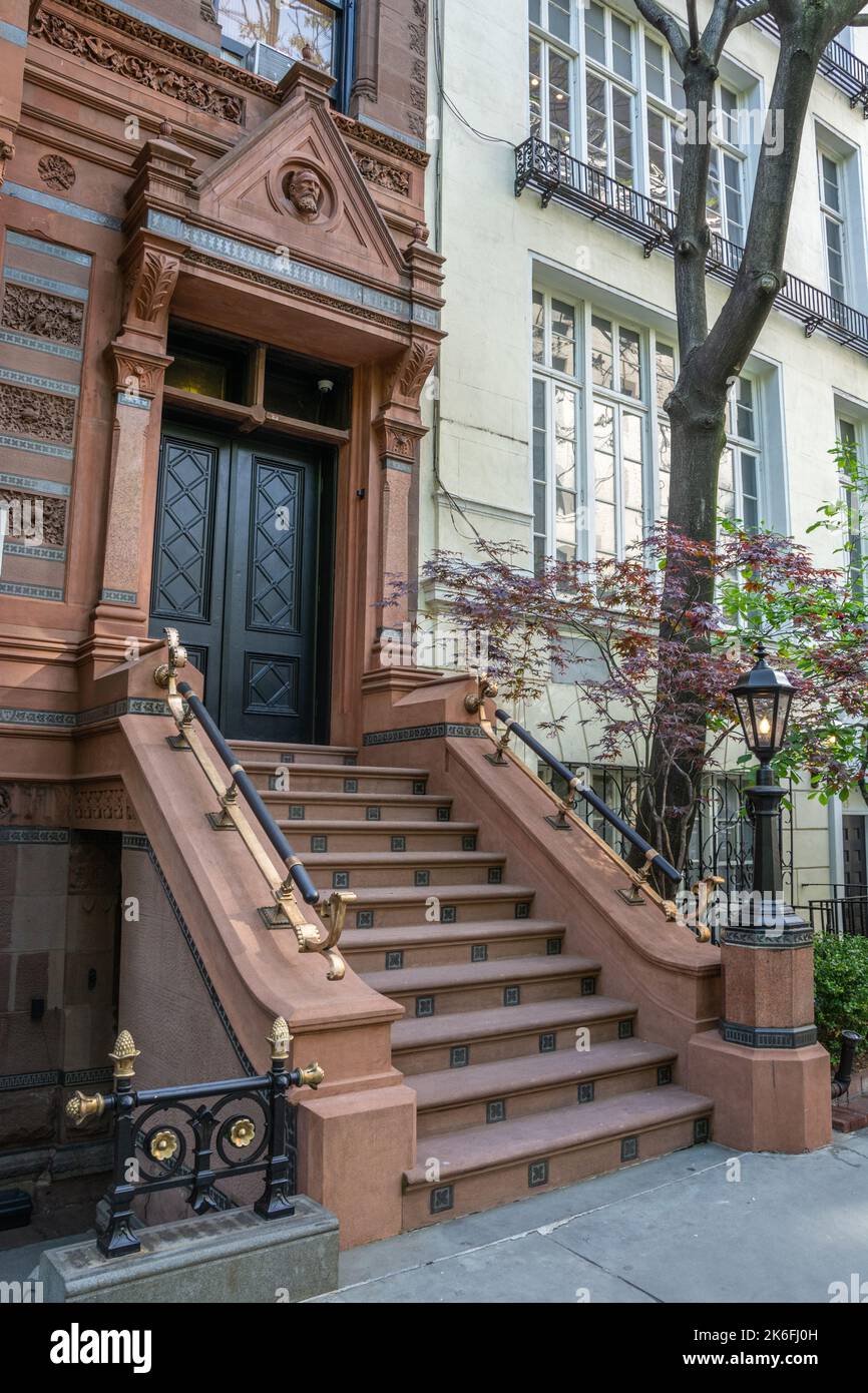 New York City, Vereinigte Staaten von Amerika – 4. Mai 2017. Treppe des Samuel J. Tilden House, ein denkmalgeschützten viktorianischen gotischen Brownstone bei 15 Gramer Stockfoto