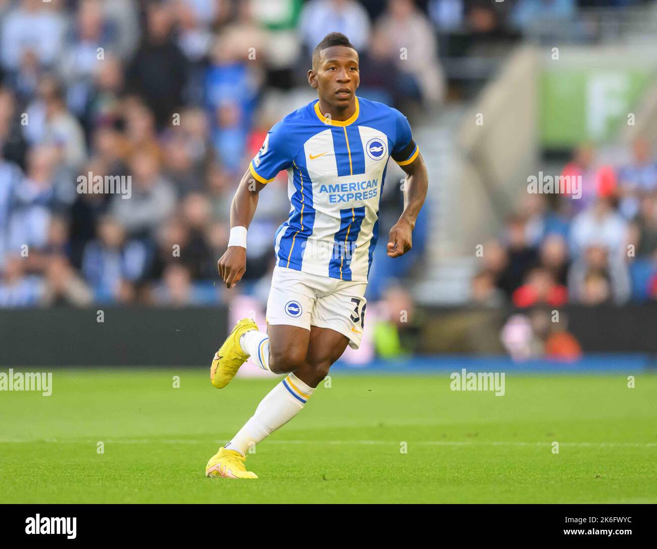 08 Okt 2022 - Brighton und Hove Albion gegen Tottenham Hotspur - Premier League - Amex Stadium Pervis Josue Tenorio Estupinan von Brighton während des Premier League-Spiels im Amex Stadium. Picture : Mark Pain / Alamy Live News Stockfoto