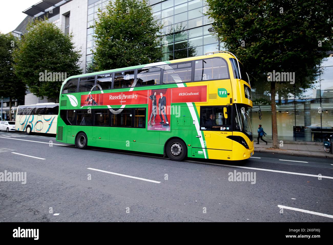 Transport für irland tfi grün und gelb Lackierung dublinbus auf pearse Street dublin republik irland Stockfoto