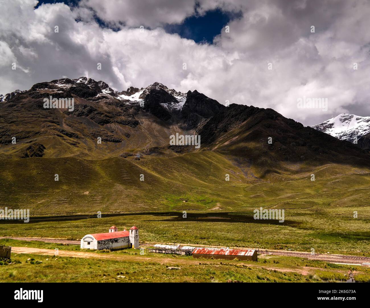 Panoramablick auf die Anden an Abra La Raya Pass, Puno, Peru Stockfoto