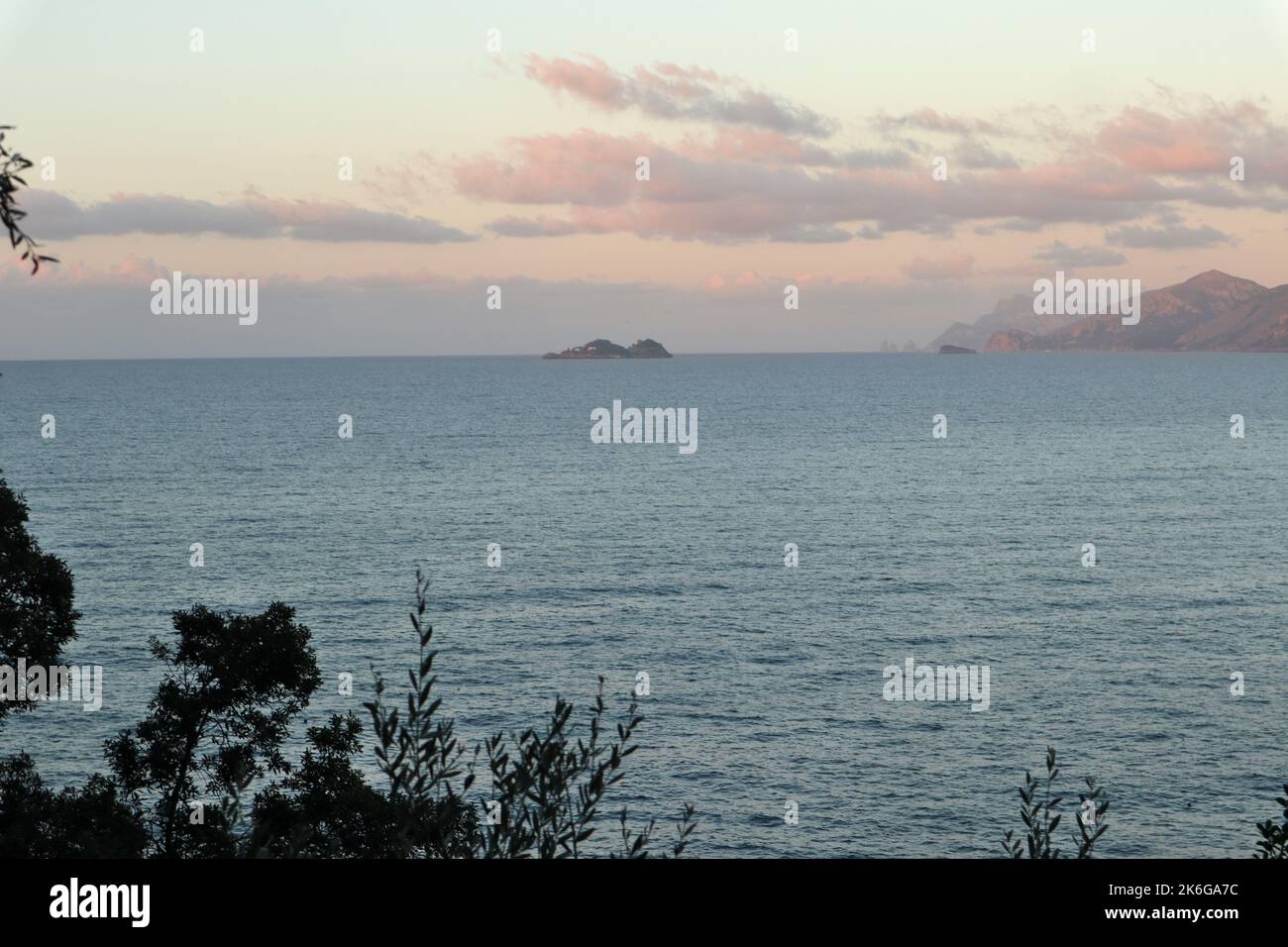 Praiano - Isola de Li Galli da Via Gavitella all'alba Stockfoto