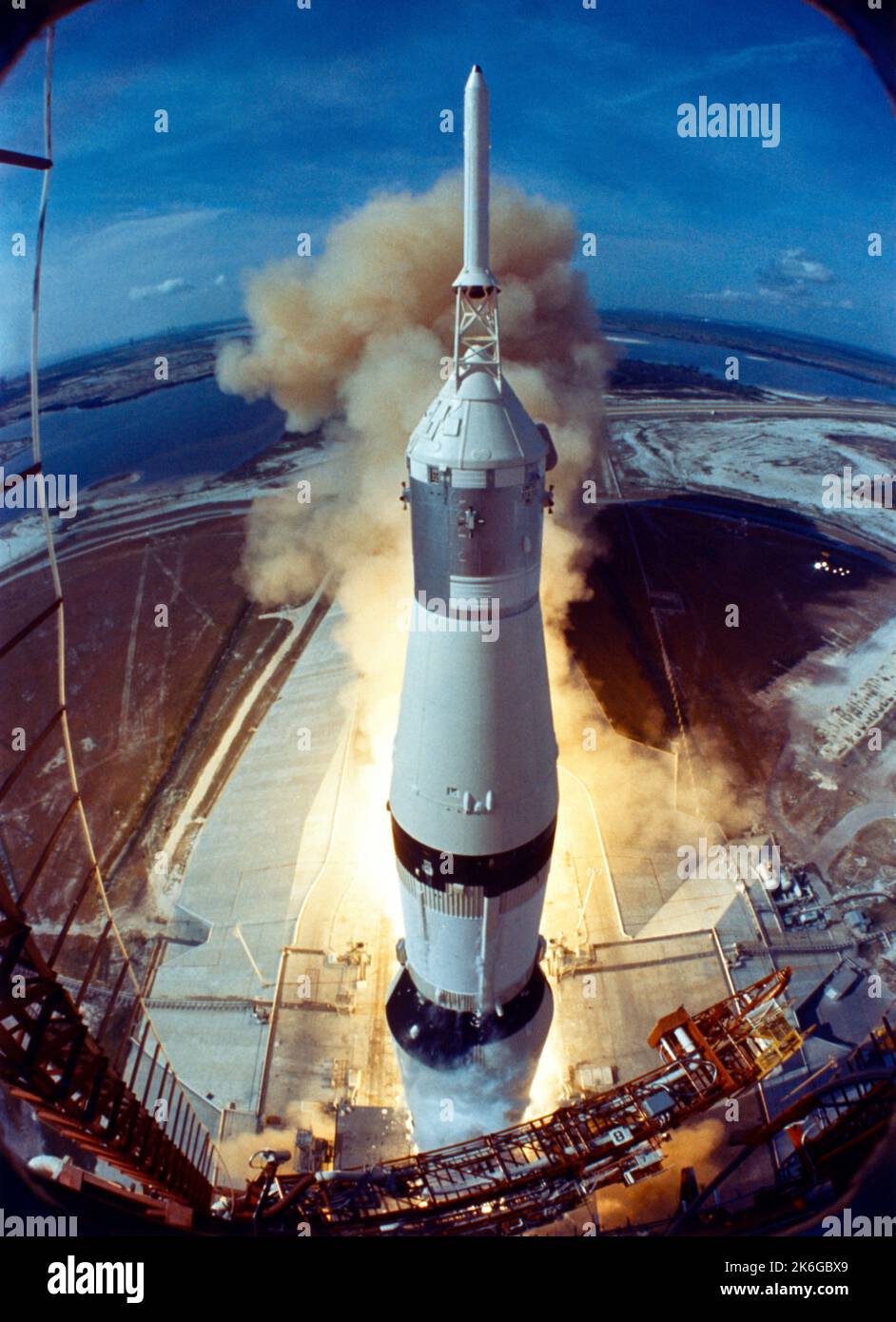 Saturn V Raketenstart von Pad A Launch Complex 39 im Kennedy Space Center startet Apollo 11 Mission First Moon Landing 16.. Juli 1969 trägt Ast Stockfoto