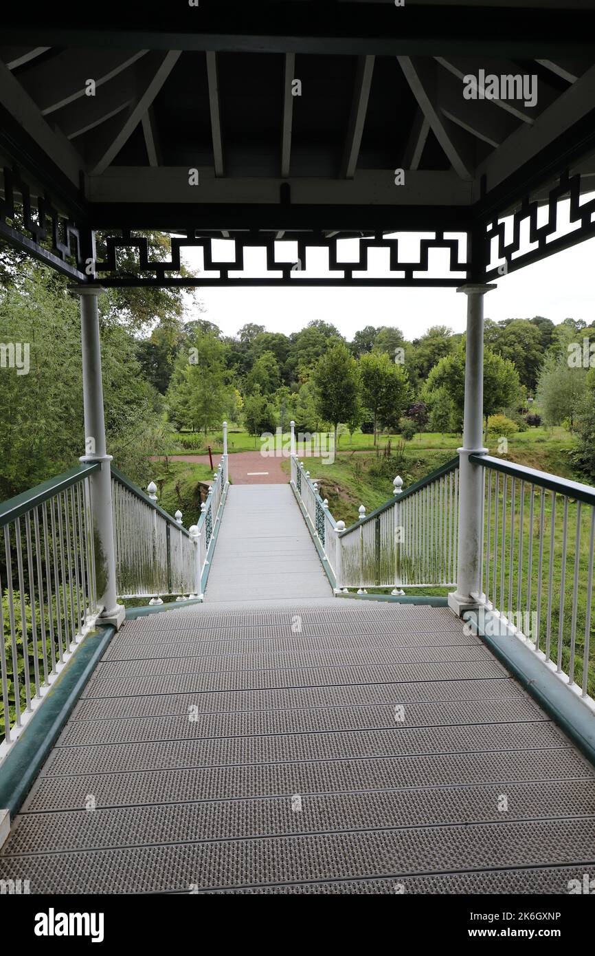 Die Chinesische Brücke am Dumfries House in Ayrshire, Schottland, überquert das Lugar-Wasser Stockfoto