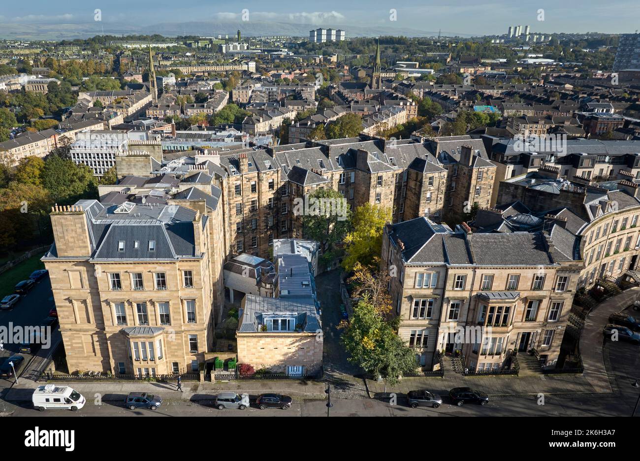 Luftaufnahme von Park Circus und Park Quadrant, einem der begehrtesten Wohngebiete von Glasgow. Stockfoto