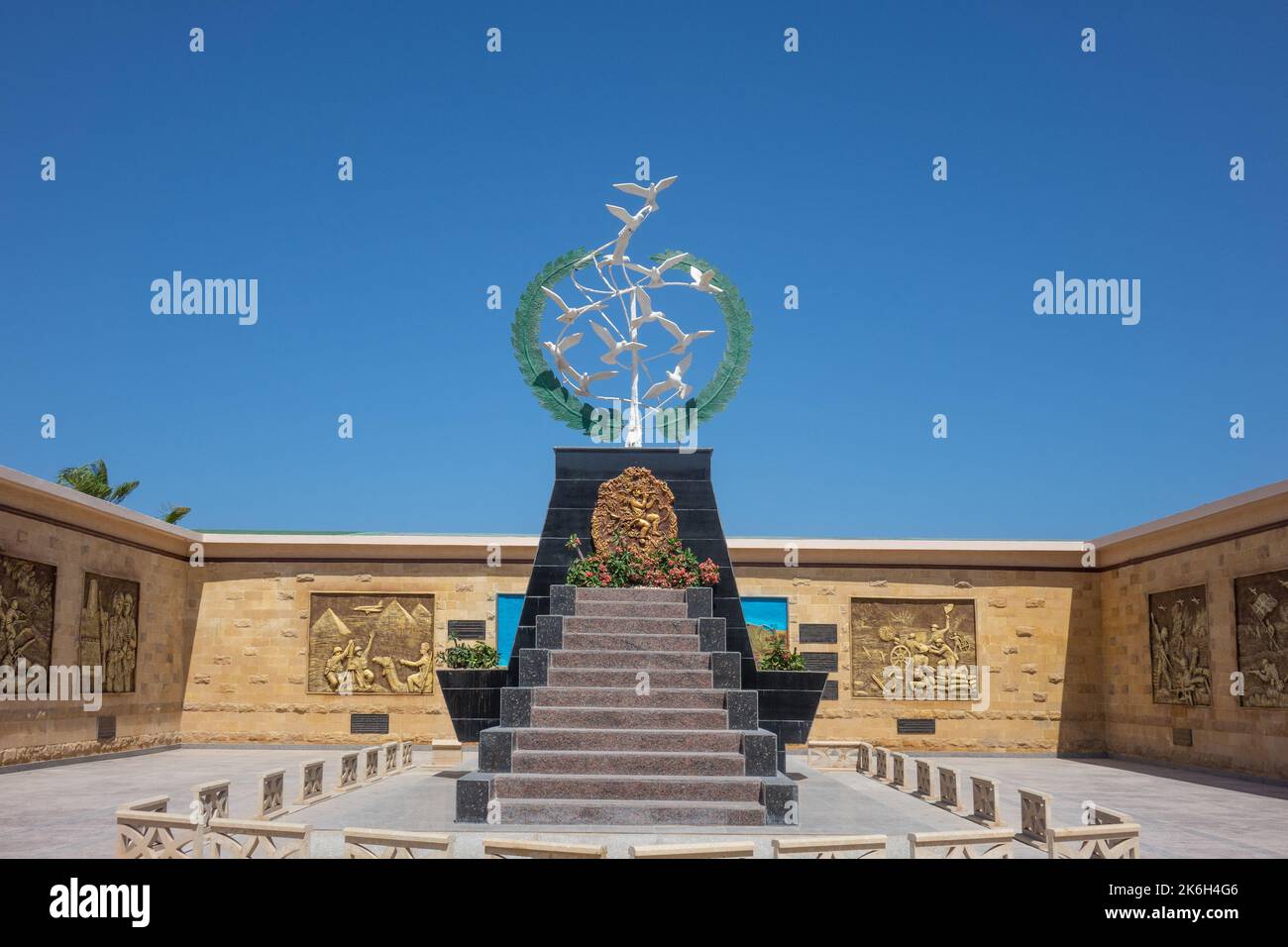 Ägypten, El Alamein Kriegsdenkmal, Museumshof Stockfoto