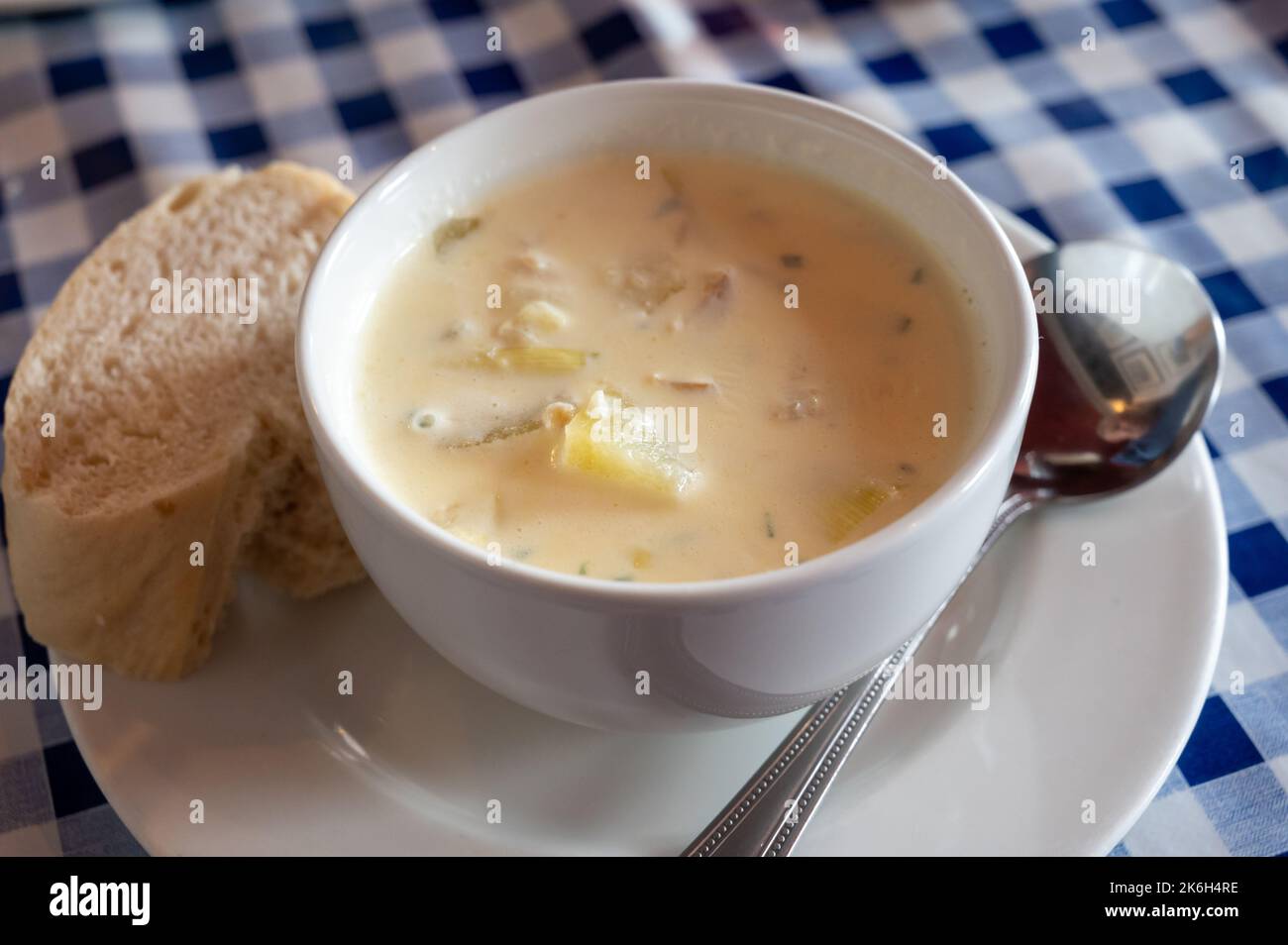 Traditionelle schottische weiße Cremesuppe, cullen-Skink aus ...