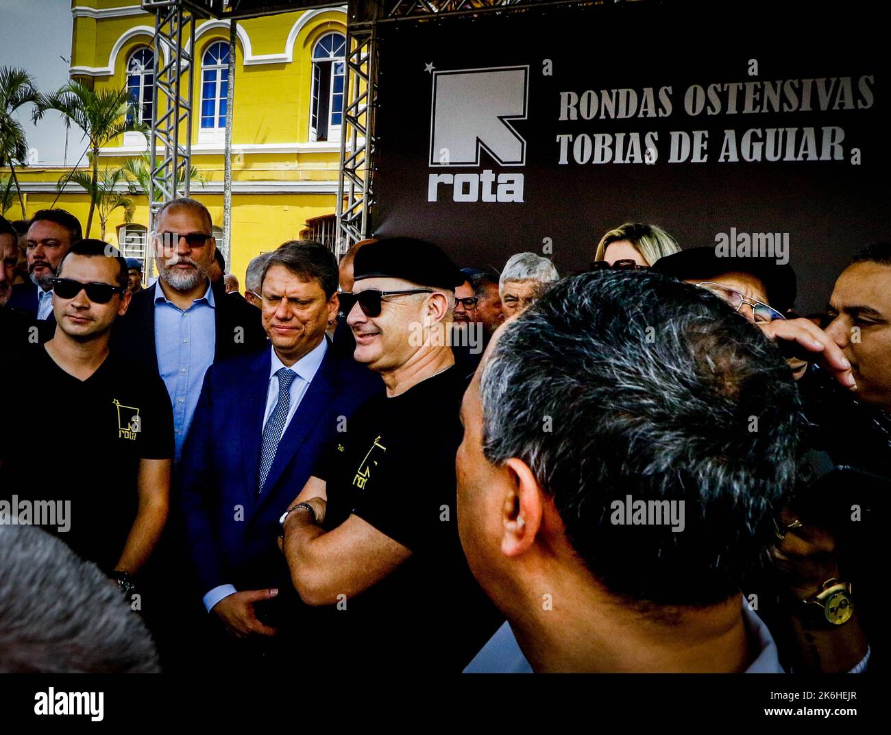 São PAULO, SP - 14.10.2022: ROTA COMEMORA 52 ANOS - der Kandidat für die Regierung, Tarcísio de Freitas (Republikaner) und der Gouverneur des Staates São Paulo, Rodrigo Garcia (PSDB), nehmen an diesem Freitag (14) an der Zeremonie der 52 Jahre der Schaffung der Route (Ostensivas Tobias de Aguiar), Eine Referenz in der taktischen Polizeiarbeit beim Polizeibataillon der Schockpolizei 1. im Stadtteil Tiradentes im Zentrum von São Paulo. (Foto: Aloisio Mauricio/Fotoarena) Stockfoto