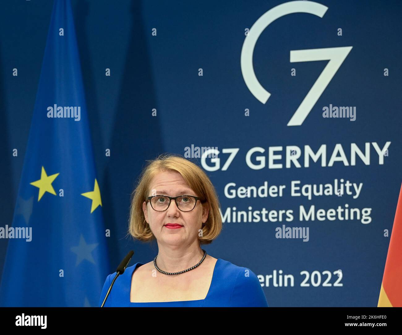 Berlin, Deutschland. 14. Oktober 2022. Die Bundesministerin für Familienfragen Lisa Paus (Bündnis 90/die Grünen) spricht bei einer Pressekonferenz auf dem Treffen der G7 Gleichstellungsminister im Hotel de Rome zu Fragen der Gleichstellungspolitik. Quelle: Jens Kalaene/dpa/Alamy Live News Stockfoto
