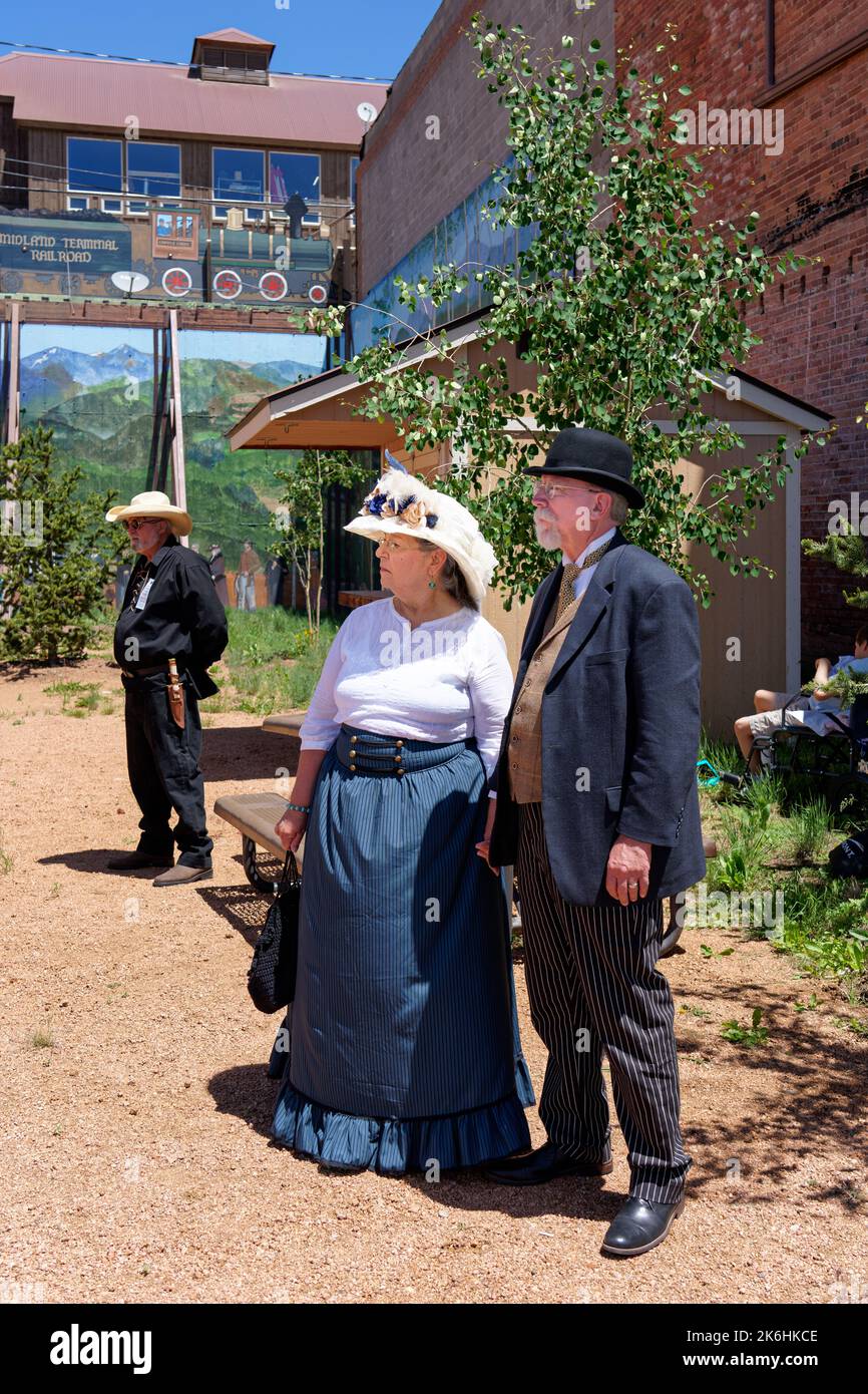 Cripple Creek, CO - 9. Juli 2022: Mitglieder der Victorian Society des Gold Camp in historischen Kostümen für die „Geschichte wird lebendig!“ Präsentation Hel Stockfoto
