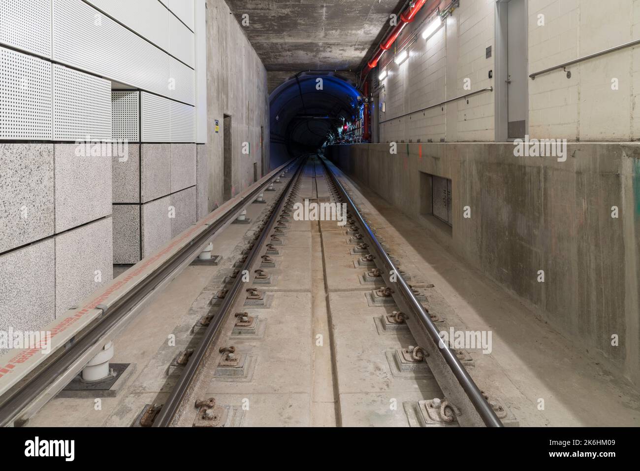 New York City Subway, Blick auf den U-Bahn-Tunnel von Gleishöhe Stockfoto