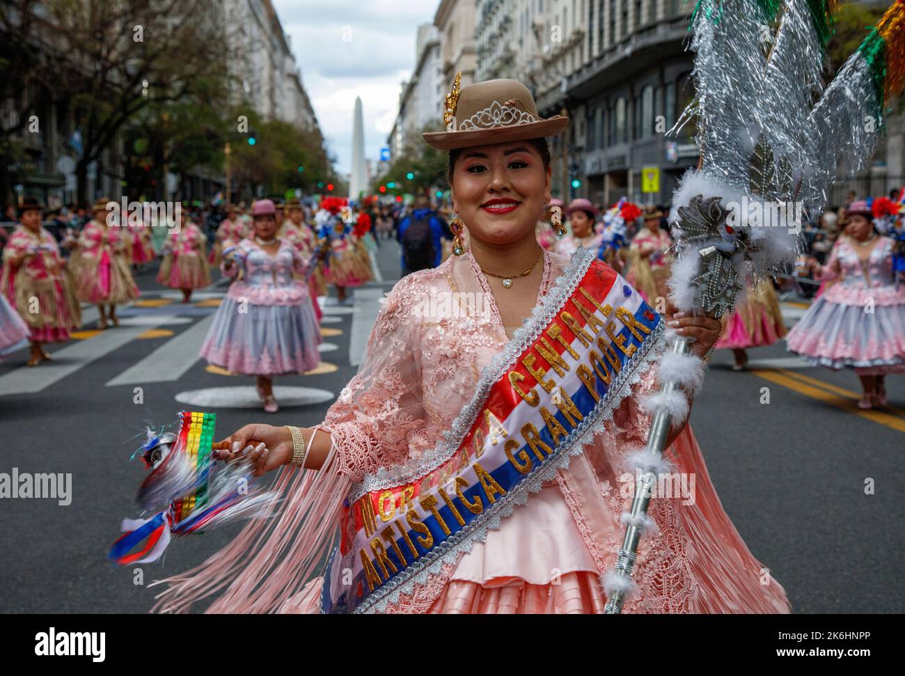 Parade für den Tag der kulturellen Integration. (Okt. 12.) Buenos Aires, Argentinien. Stockfoto