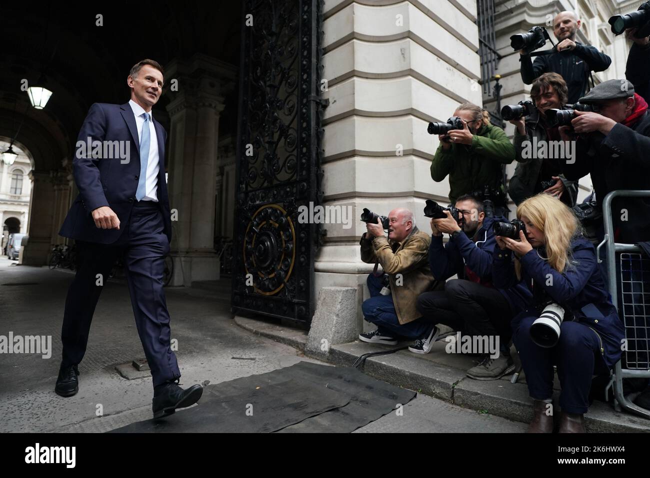 Jeremy Hunt kommt in der Downing Street in London an, nachdem er nach dem Rücktritt von Kwasi Kwarteng zum Schatzkanzler ernannt wurde. Bilddatum: Freitag, 14. Oktober 2022. Stockfoto