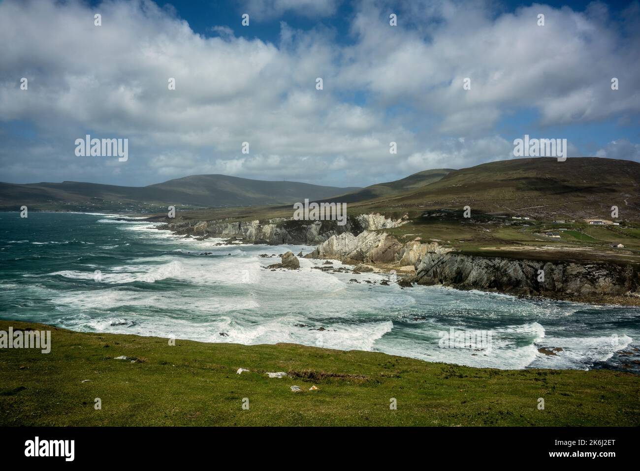 White Cliffs of Ashleam, auf dem Wild Atlantic Way auf Achill Island, County Mayo, Irland. Stockfoto