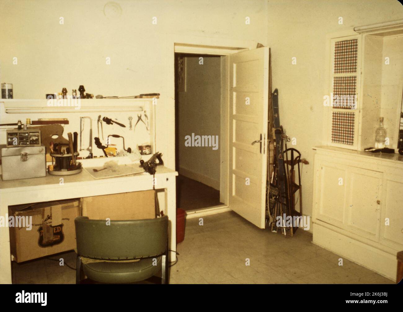 Kabul - Wohnsitz, der für einen nicht-US-Bürger lizenziert ist Government Entity - 1973, Vereinigte Staaten Fotos im Zusammenhang mit Botschaften, Konsulaten und anderen Überseegebäuden Stockfoto Kabul - Wohnsitz, der für einen nicht-US-Bürger lizenziert ist Government Entity - 1973, Vereinigte Staaten Fotos im Zusammenhang mit Botschaften, Konsulaten und anderen Überseegebäuden Stockfoto