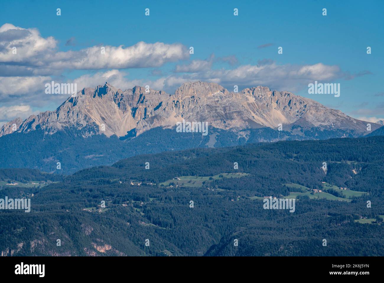 Alpen, Bergpanorama, Rosengartengruppe oberhalb Etschtal, Südtirol, Italien Stockfoto