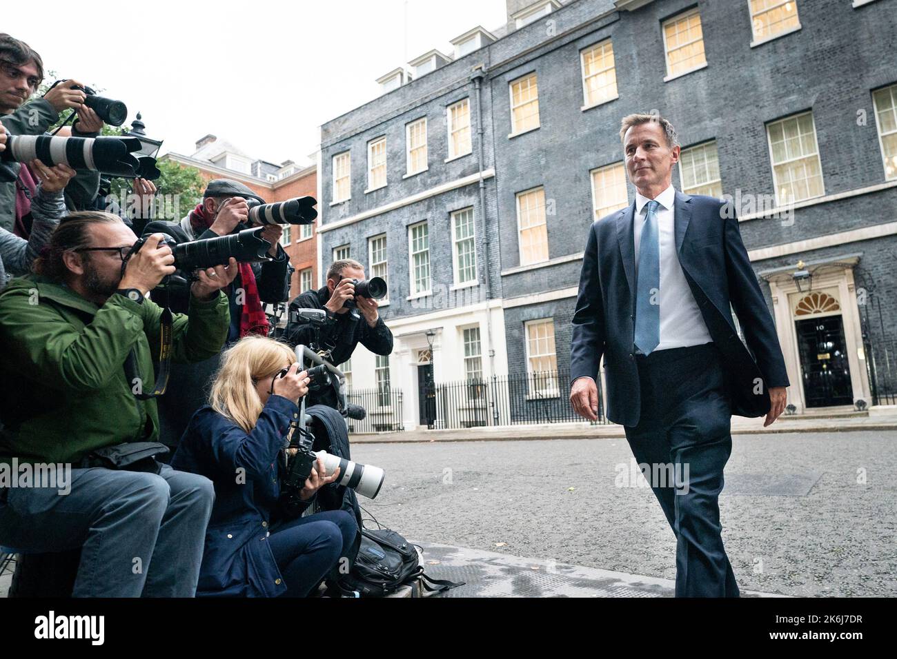 Jeremy Hunt verlässt die Downing Street 10 in London, nachdem er nach dem Rücktritt von Kwasi Kwarteng zum Schatzkanzler ernannt wurde. Bilddatum: Freitag, 14. Oktober 2022. Stockfoto