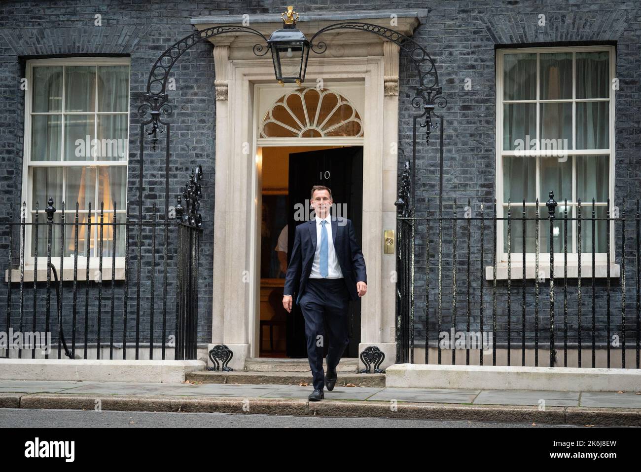 Jeremy Hunt verlässt die Downing Street 10 in London, nachdem er nach dem Rücktritt von Kwasi Kwarteng zum Schatzkanzler ernannt wurde. Bilddatum: Freitag, 14. Oktober 2022. Stockfoto