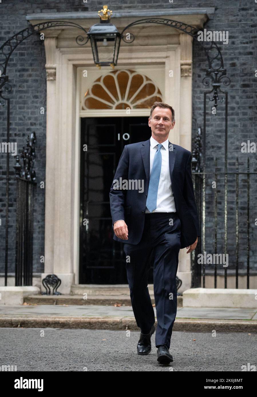 Jeremy Hunt verlässt die Downing Street 10 in London, nachdem er nach dem Rücktritt von Kwasi Kwarteng zum Schatzkanzler ernannt wurde. Bilddatum: Freitag, 14. Oktober 2022. Stockfoto