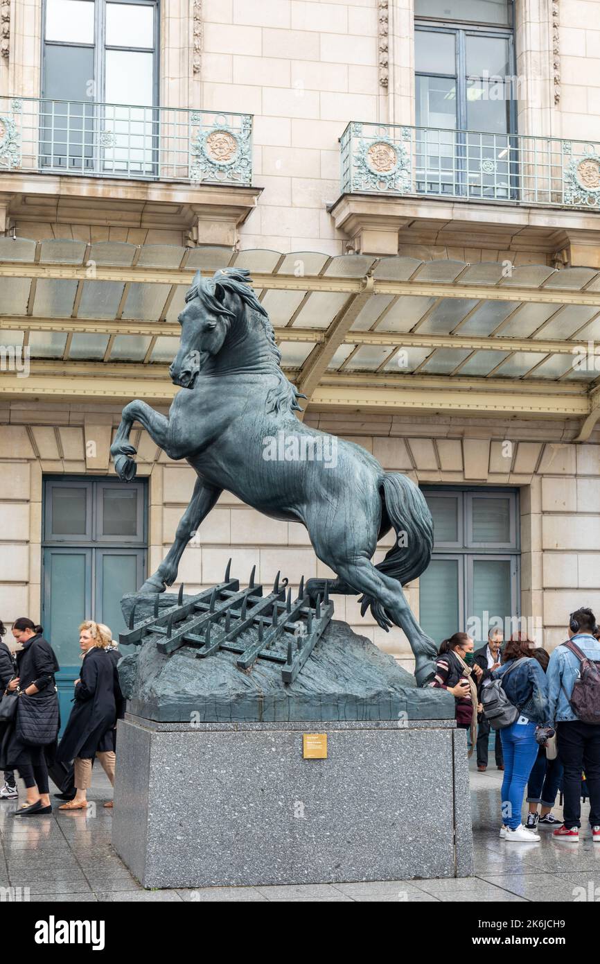 Skulptur aus Gusseisen außerhalb des Musée d'Orsay, Paris, Frankreich, Europa Stockfoto