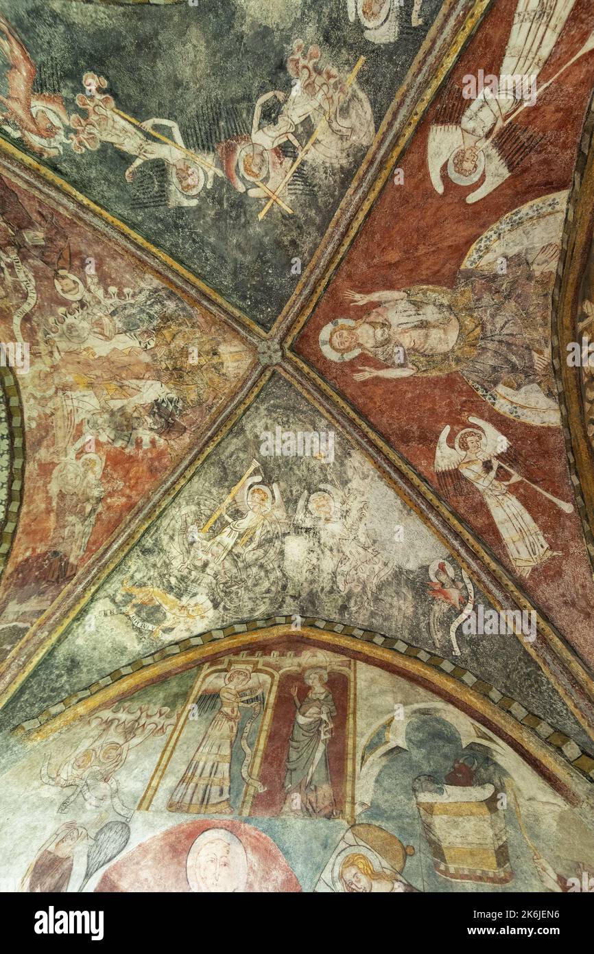 Blassac. Religiöse Gemälde in Tempera, die die Wände und das Gewölbe des Chors der Kirche Saint-Roch bedecken. Haute Loire. Auvergne, Frankreich Stockfoto