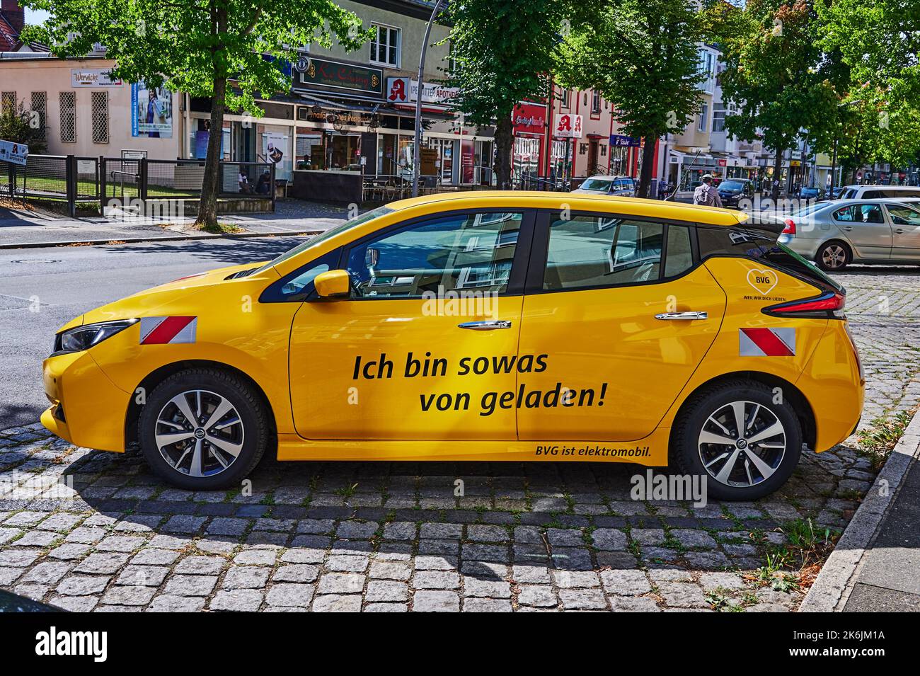 Berlin, Deutschland - 4. September 2022: Elektrisch angetriebenes Servicefahrzeug der Berliner Verkehrsgesellschaft (BVG). Stockfoto