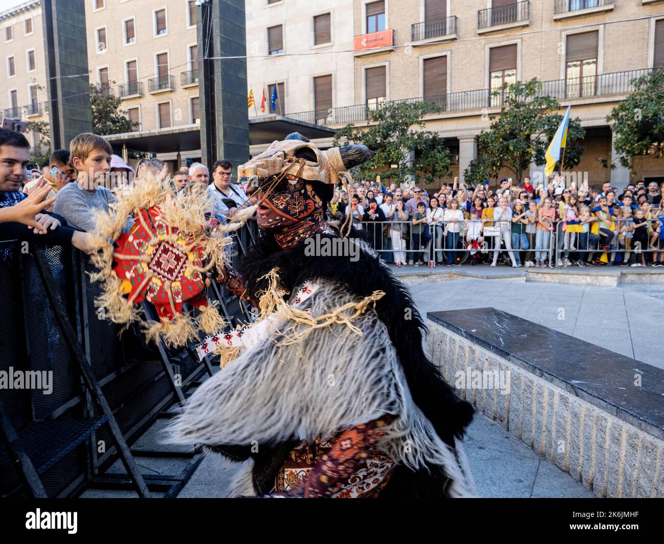 Zaragoza, Spanien. 14.. oktober 2022. Die ukrainischen Eurovision-Gewinner Kalush Orchestra treten anlässlich der Feierlichkeiten zum Schutzpatron auf der Plaza del Pilar in Zaragoza vor Tausenden von Menschen auf. Juan Antonio Perez/Alamy Live News Stockfoto