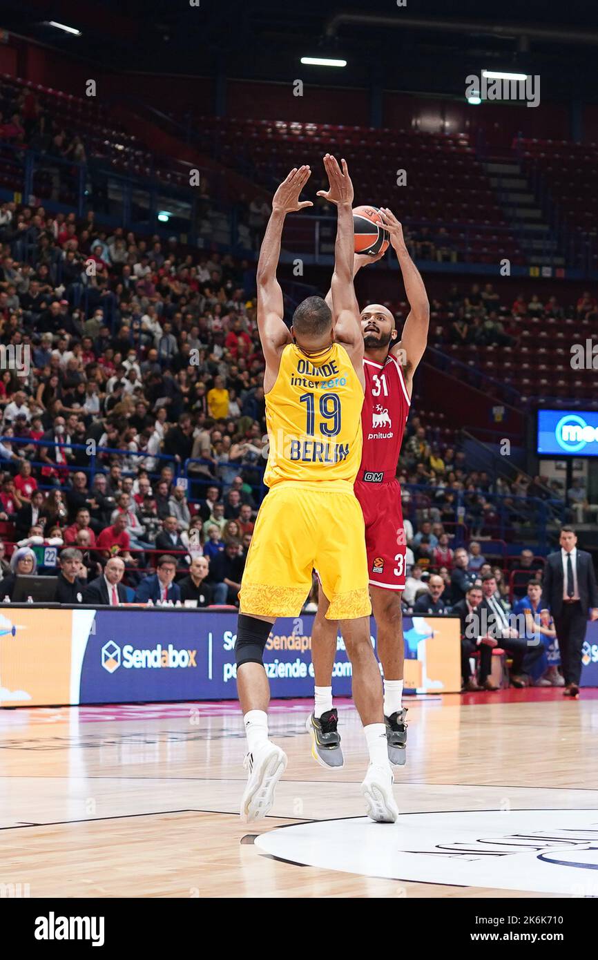 Mailand, Italien. 14. Oktober 2022. Forum of Assago, Mailand, Italien, 14. Oktober 2022, Shavon Shields (Ea7 Emporio Armani Milano) im Jahr EA7 Emporio Armani Milano vs Alba Berlin - Basketball Euroleague Championship Credit: Live Media Publishing Group/Alamy Live News Stockfoto