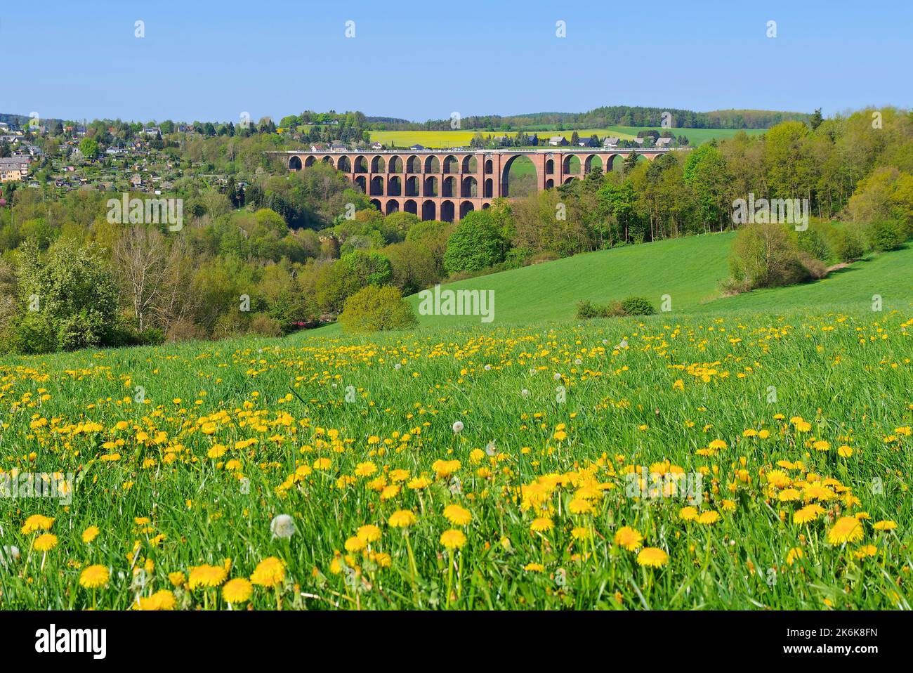 Goeltzsch Viadukt Eisenbahnbrücke in Sachsen, Deutschland - Weltgrößte backstein Brücke Stockfoto