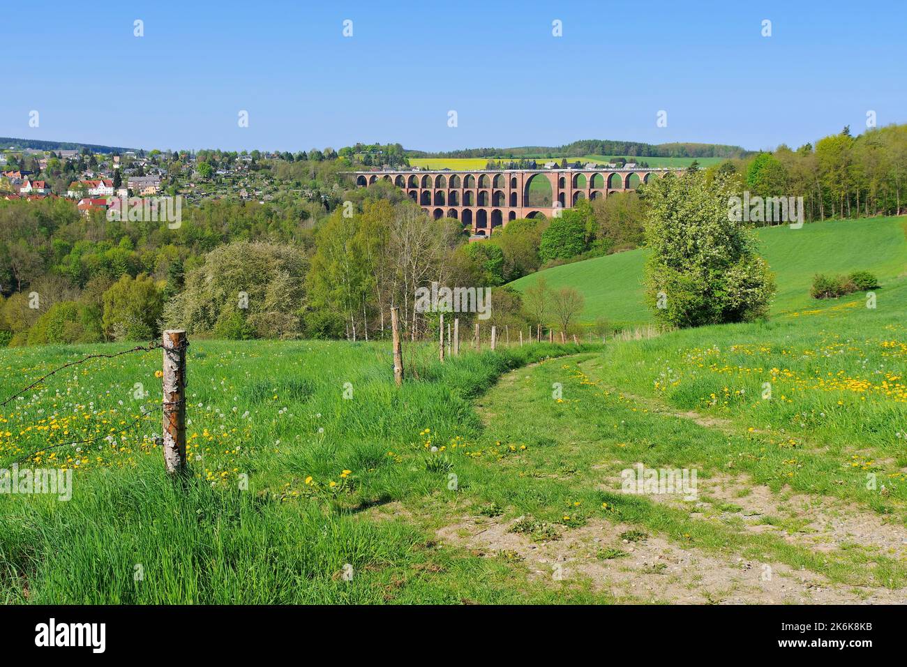 Goeltzsch Viadukt Eisenbahnbrücke in Sachsen, Deutschland - Weltgrößte backstein Brücke Stockfoto