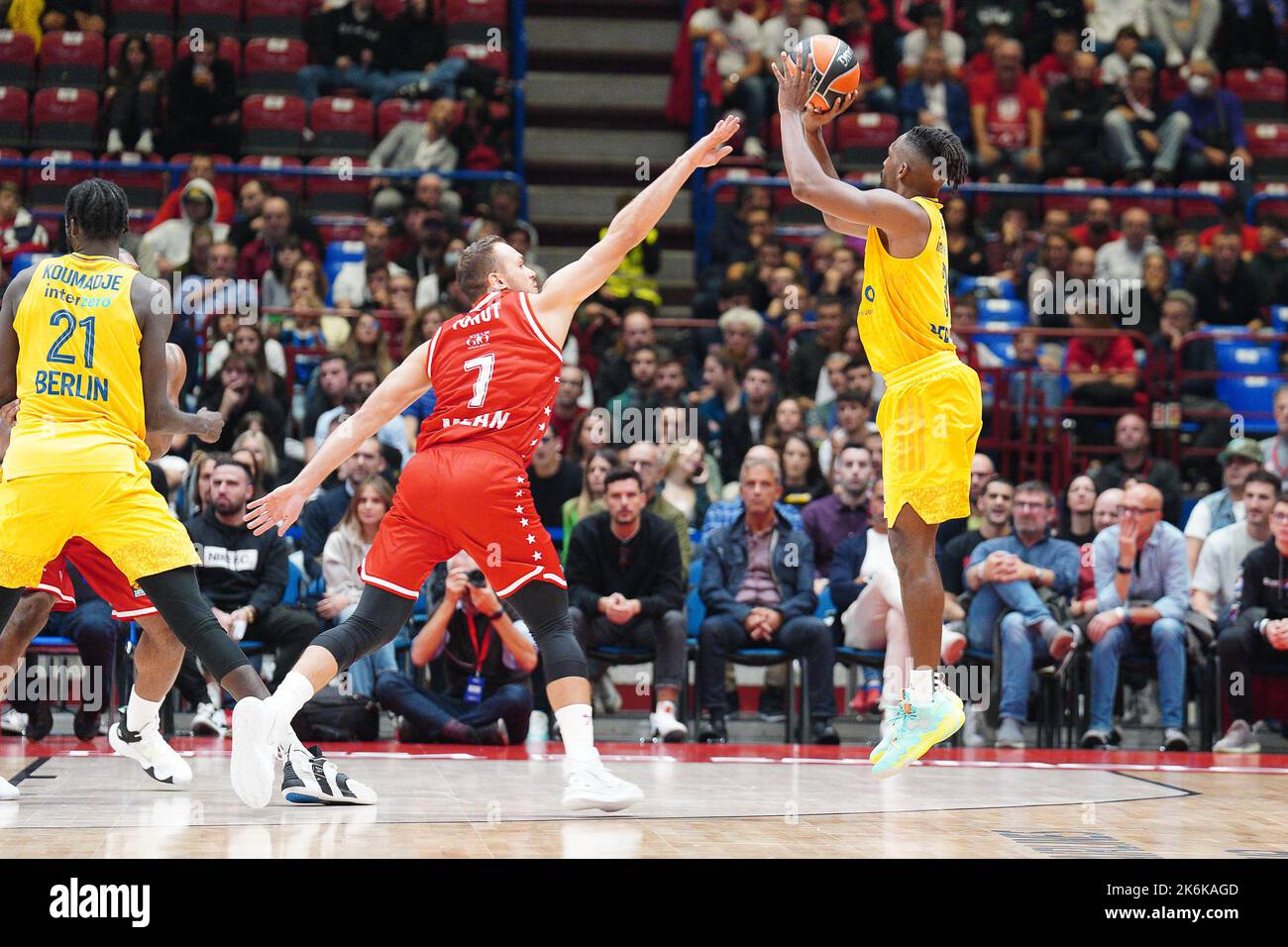 Mailand, Italien. 14. Oktober 2022. Jaleen Smith (Alba Berlin) während EA7 Emporio Armani Milano vs Alba Berlin, Basketball Euroleague Championship in Mailand, Italien, Oktober 14 2022 Quelle: Independent Photo Agency/Alamy Live News Stockfoto