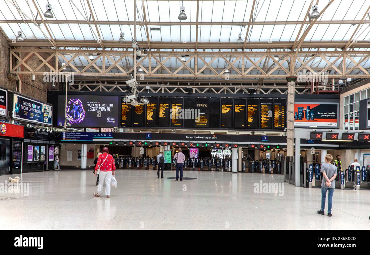 Charring Cross Main Line Station Interior London Großbritannien Stockfoto